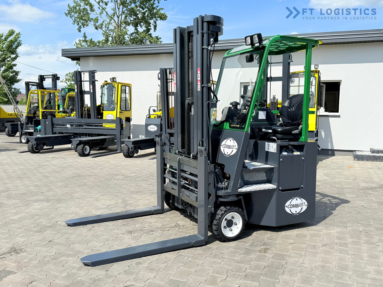 COMBILIFT CB2500 / DIESEL / EXTENDABLE FORKS / TRIPLEX / 5500MM / FREE LIFT / SIDE SHIFT / FORK POSITIONER / LIKE NEW - Négyutas tolóoszlopos targoncá: 3 kép. COMBILIFT CB2500 / DIESEL / EXTENDABLE FORKS / TRIPLEX / 5500MM / FREE LIFT / SIDE SHIFT / FORK POSITIONER / LIKE NEW - Négyutas tolóoszlopos targoncá: 3 kép.