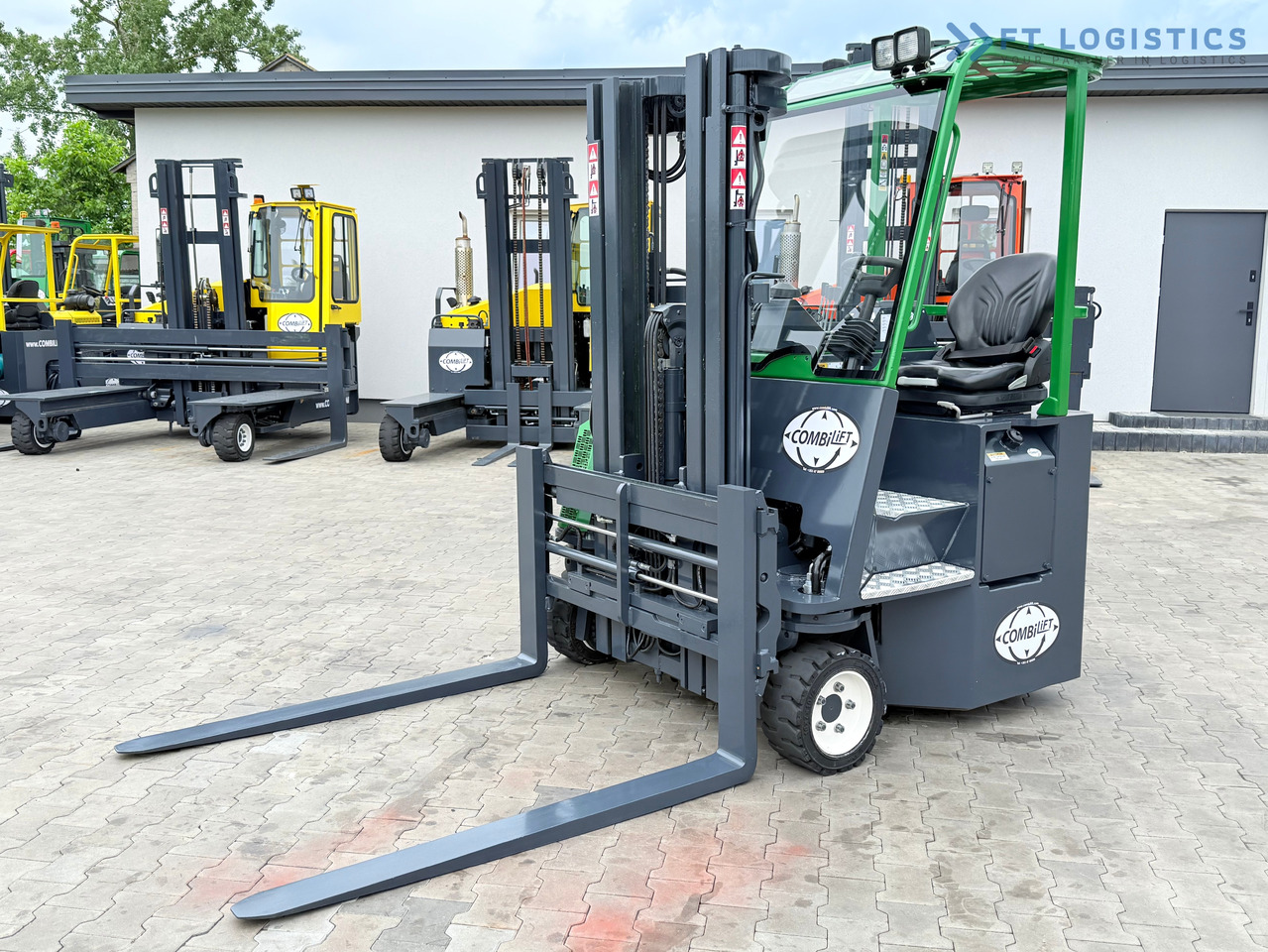 COMBILIFT CB3000 / DIESEL / TRIPLEX 4900MM / FREE LIFT / SIDESHIFT / FORK POSITIONER / 1500MM FORKS / LIKE NEW - Négyutas tolóoszlopos targoncá: 1 kép. COMBILIFT CB3000 / DIESEL / TRIPLEX 4900MM / FREE LIFT / SIDESHIFT / FORK POSITIONER / 1500MM FORKS / LIKE NEW - Négyutas tolóoszlopos targoncá: 1 kép.