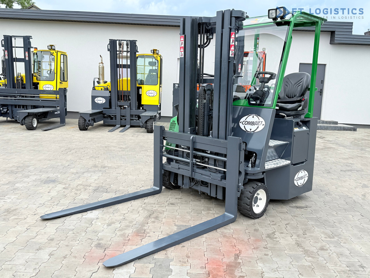 COMBILIFT CB3000 / DIESEL / TRIPLEX 4900MM / FREE LIFT / SIDESHIFT / FORK POSITIONER / 1500MM FORKS / LIKE NEW - Négyutas tolóoszlopos targoncá: 3 kép. COMBILIFT CB3000 / DIESEL / TRIPLEX 4900MM / FREE LIFT / SIDESHIFT / FORK POSITIONER / 1500MM FORKS / LIKE NEW - Négyutas tolóoszlopos targoncá: 3 kép.