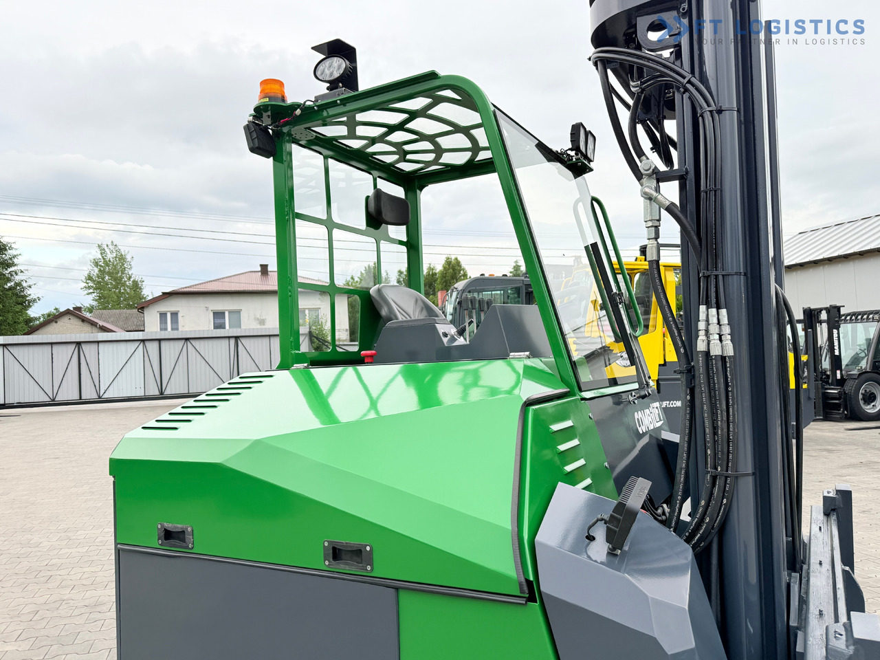 COMBILIFT Combilift CBE4000 / TRIPLEX 5200MM / ELECTRIC / FREE LIFT / FORK POSITIONER / SIDESHIFT / LIKE NEW - Négyutas tolóoszlopos targoncá: 4 kép. COMBILIFT Combilift CBE4000 / TRIPLEX 5200MM / ELECTRIC / FREE LIFT / FORK POSITIONER / SIDESHIFT / LIKE NEW - Négyutas tolóoszlopos targoncá: 4 kép.