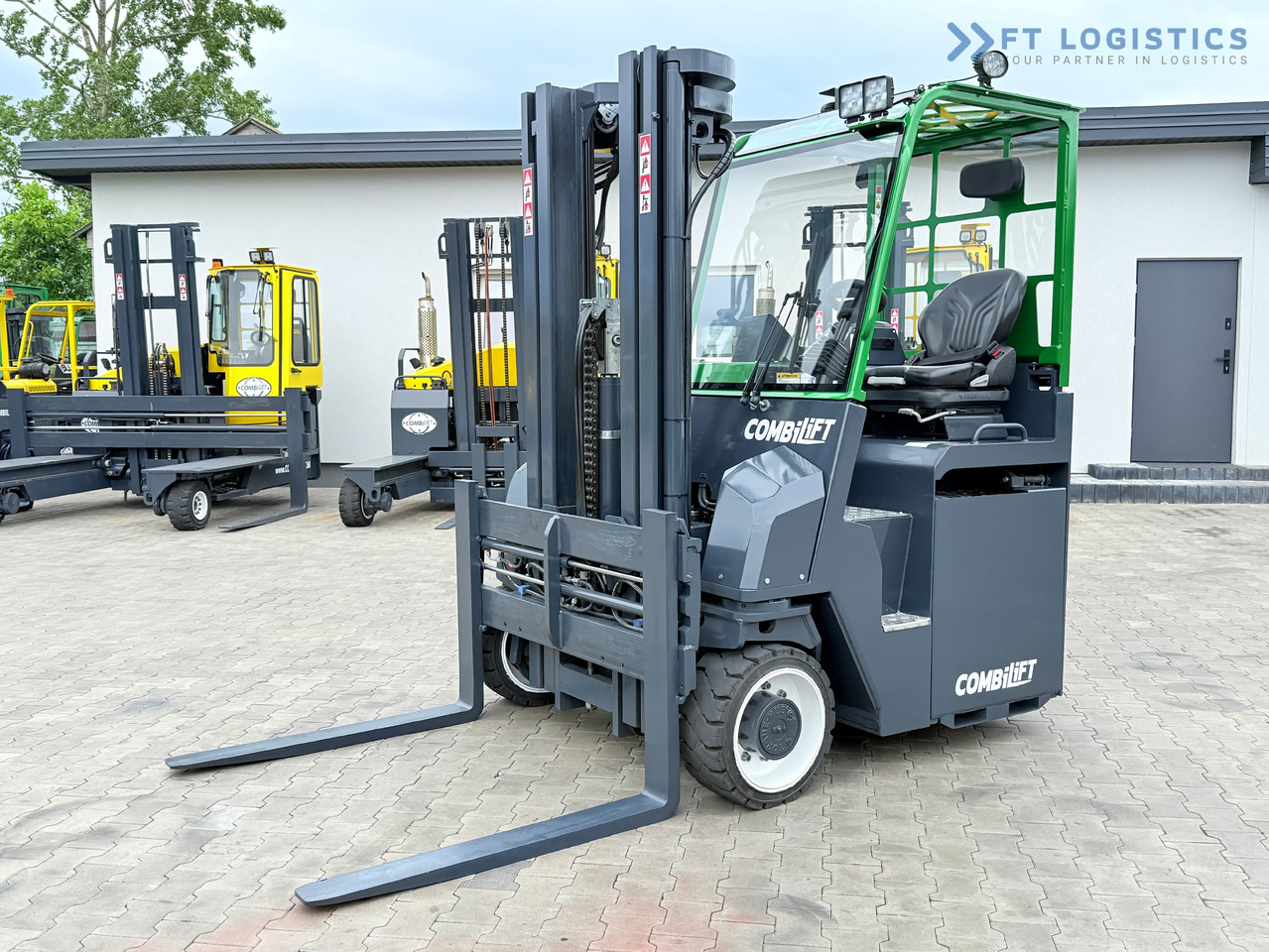 COMBILIFT Combilift CBE4000 / TRIPLEX 5200MM / ELECTRIC / FREE LIFT / FORK POSITIONER / SIDESHIFT / LIKE NEW - Négyutas tolóoszlopos targoncá: 1 kép. COMBILIFT Combilift CBE4000 / TRIPLEX 5200MM / ELECTRIC / FREE LIFT / FORK POSITIONER / SIDESHIFT / LIKE NEW - Négyutas tolóoszlopos targoncá: 1 kép.