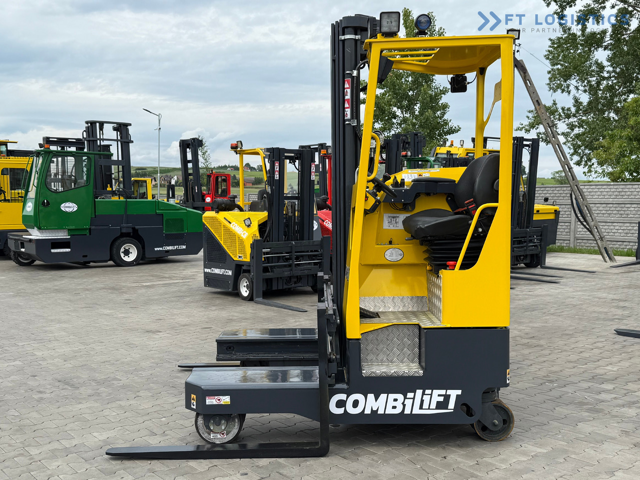COMBILIFT MR / ELECTRIC / TRIPLEX – 6000MM / FULL FREE LIFT / WIDE POSITIONER / FORK SIDESHIFT / ONLY 1400 HOURS / LIKE NEW - Négyutas tolóoszlopos targoncá: 2 kép. COMBILIFT MR / ELECTRIC / TRIPLEX – 6000MM / FULL FREE LIFT / WIDE POSITIONER / FORK SIDESHIFT / ONLY 1400 HOURS / LIKE NEW - Négyutas tolóoszlopos targoncá: 2 kép.