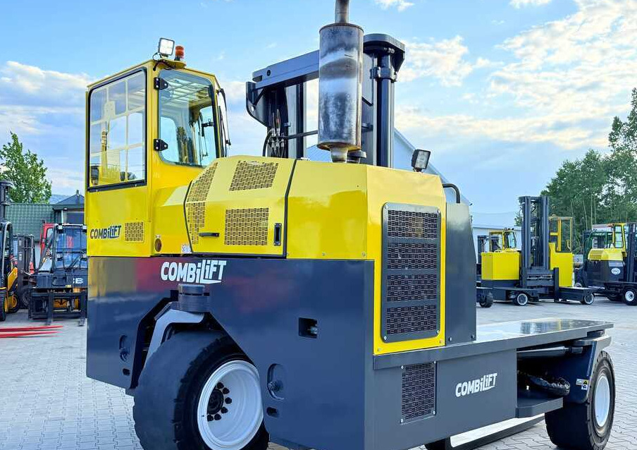 Combilift C14000 / DUPLEX - 3600 / GAS / FREE-LIFT - Négyutas tolóoszlopos targoncá: 5 kép. Combilift C14000 / DUPLEX - 3600 / GAS / FREE-LIFT - Négyutas tolóoszlopos targoncá: 5 kép.