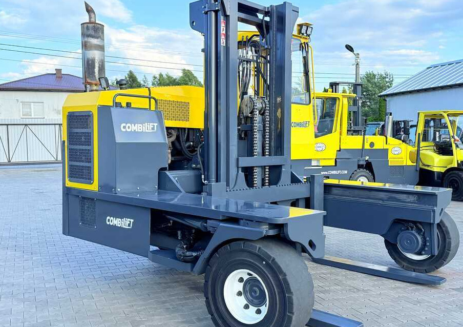Combilift C14000 / DUPLEX - 3600 / GAS / FREE-LIFT - Négyutas tolóoszlopos targoncá: 3 kép. Combilift C14000 / DUPLEX - 3600 / GAS / FREE-LIFT - Négyutas tolóoszlopos targoncá: 3 kép.