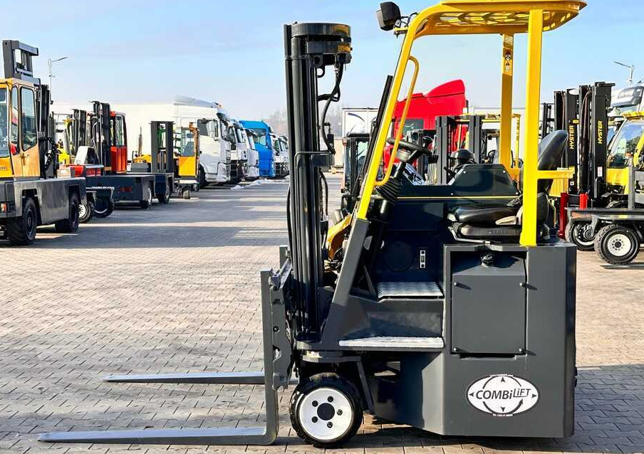 Combilift C2500CB - DIESEL - TRIPLEX - 2018 - LIKE NEW - Négyutas tolóoszlopos targoncá: 4 kép. Combilift C2500CB - DIESEL - TRIPLEX - 2018 - LIKE NEW - Négyutas tolóoszlopos targoncá: 4 kép.