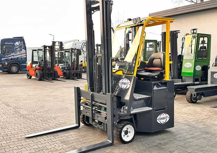Combilift C2500CB / DUPLEX / 4100MM / DIESEL / FREE LIFT / FORK POSITIONER / SIDE SHIFT / LIKE NEW - Négyutas tolóoszlopos targoncá: 2 kép. Combilift C2500CB / DUPLEX / 4100MM / DIESEL / FREE LIFT / FORK POSITIONER / SIDE SHIFT / LIKE NEW - Négyutas tolóoszlopos targoncá: 2 kép.