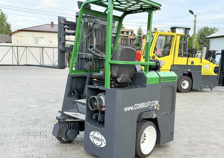 Combilift C2500CB / GAS / TRIPLEX - 4900MM / FREE-LIFT / POSITIONER / SIDE SHIFT / LIKE NEW - Négyutas tolóoszlopos targoncá: 5 kép. Combilift C2500CB / GAS / TRIPLEX - 4900MM / FREE-LIFT / POSITIONER / SIDE SHIFT / LIKE NEW - Négyutas tolóoszlopos targoncá: 5 kép.