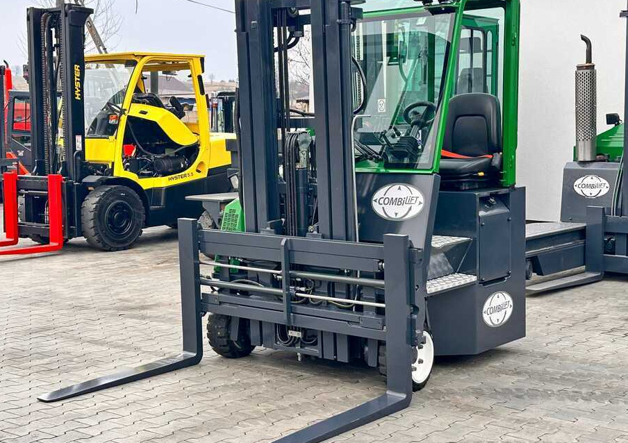 Combilift C2500CB / TRIPLEX / DIESEL / 4900MM / FREE LIFT / POSITIONER 1720MM / LIKE NEW - Négyutas tolóoszlopos targoncá: 2 kép. Combilift C2500CB / TRIPLEX / DIESEL / 4900MM / FREE LIFT / POSITIONER 1720MM / LIKE NEW - Négyutas tolóoszlopos targoncá: 2 kép.