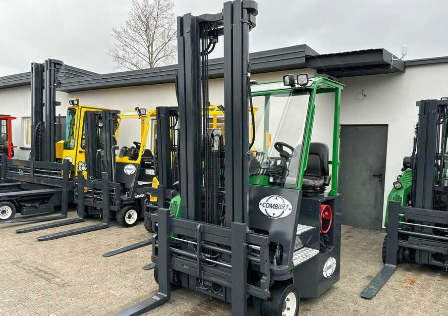 Combilift C2500CB-Triplex 6000mm -Only 4658 hours - Négyutas tolóoszlopos targoncá: 1 kép. Combilift C2500CB-Triplex 6000mm -Only 4658 hours - Négyutas tolóoszlopos targoncá: 1 kép.