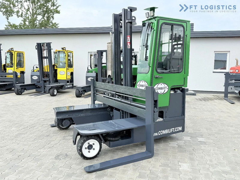 Combilift C3000 / DIESEL / DUPLEX - 4000MM / WIDE FORK POSITIONER 2700MM / FULL HEATED CABIN / ONLY 6905H / CONDITION - LIKE NEW! C3000 / - Négyutas tolóoszlopos targoncá: 2 kép. Combilift C3000 / DIESEL / DUPLEX - 4000MM / WIDE FORK POSITIONER 2700MM / FULL HEATED CABIN / ONLY 6905H / CONDITION - LIKE NEW! C3000 / - Négyutas tolóoszlopos targoncá: 2 kép.