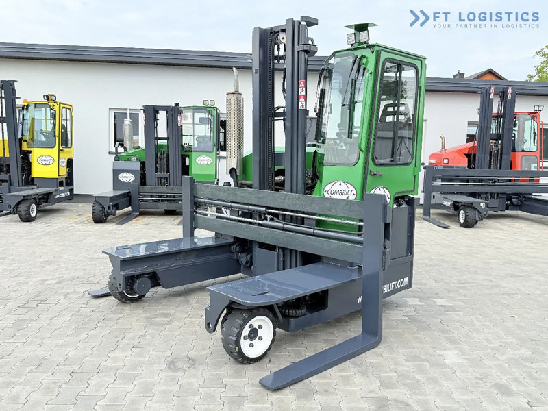 Combilift C3000 / DIESEL / DUPLEX - 4000MM / WIDE FORK POSITIONER 2700MM / FULL HEATED CABIN / ONLY 6905H / CONDITION - LIKE NEW! C3000 / - Négyutas tolóoszlopos targoncá: 1 kép. Combilift C3000 / DIESEL / DUPLEX - 4000MM / WIDE FORK POSITIONER 2700MM / FULL HEATED CABIN / ONLY 6905H / CONDITION - LIKE NEW! C3000 / - Négyutas tolóoszlopos targoncá: 1 kép.
