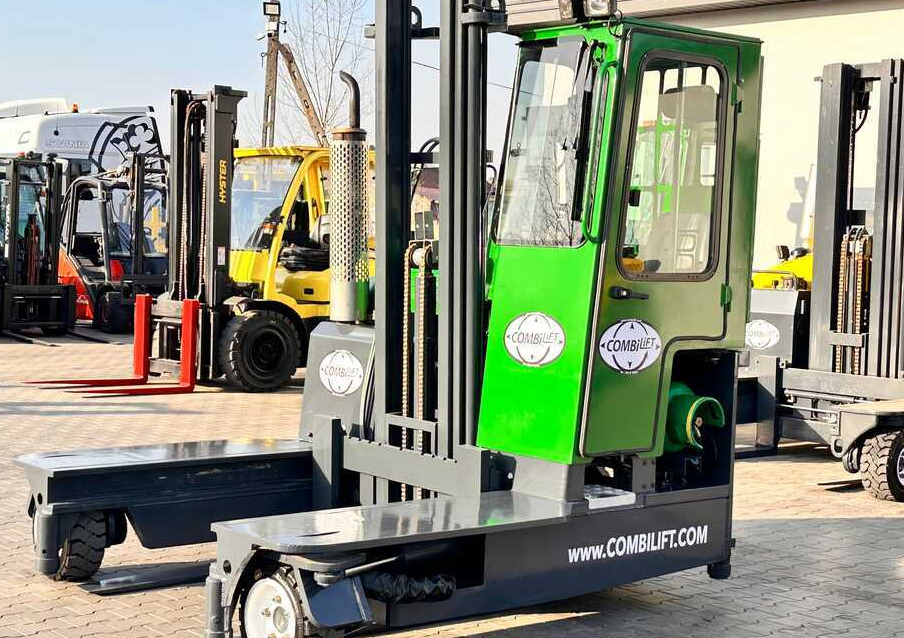 Combilift C3000 / DUPLEX / 4100MM / LPG / FREE LIFT / LIKE NEW - Négyutas tolóoszlopos targoncá: 1 kép. Combilift C3000 / DUPLEX / 4100MM / LPG / FREE LIFT / LIKE NEW - Négyutas tolóoszlopos targoncá: 1 kép.