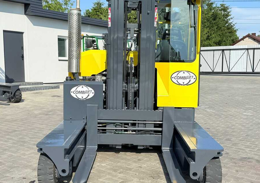 Combilift C3000 / GAS / TRIPLEX - 4900MM / ONLY 1537 HOURS / FORK POSITIONER / CABIN / LIKE NEW - Négyutas tolóoszlopos targoncá: 5 kép. Combilift C3000 / GAS / TRIPLEX - 4900MM / ONLY 1537 HOURS / FORK POSITIONER / CABIN / LIKE NEW - Négyutas tolóoszlopos targoncá: 5 kép.