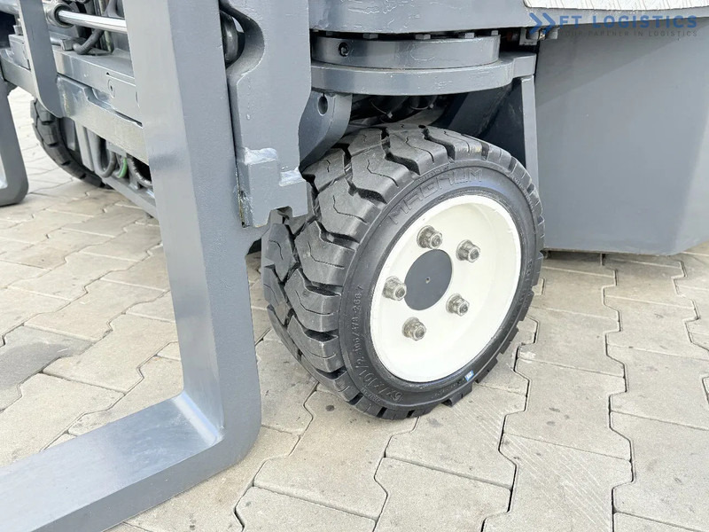 Combilift C3000CB / GAS / TRIPLEX 4900MM / FREE LIFT / FORK POSITIONER / SIDE SHIFT / EXCELLENT CONDITION / Wide range of four-way and sid - Négyutas tolóoszlopos targoncá: 4 kép. Combilift C3000CB / GAS / TRIPLEX 4900MM / FREE LIFT / FORK POSITIONER / SIDE SHIFT / EXCELLENT CONDITION / Wide range of four-way and sid - Négyutas tolóoszlopos targoncá: 4 kép.