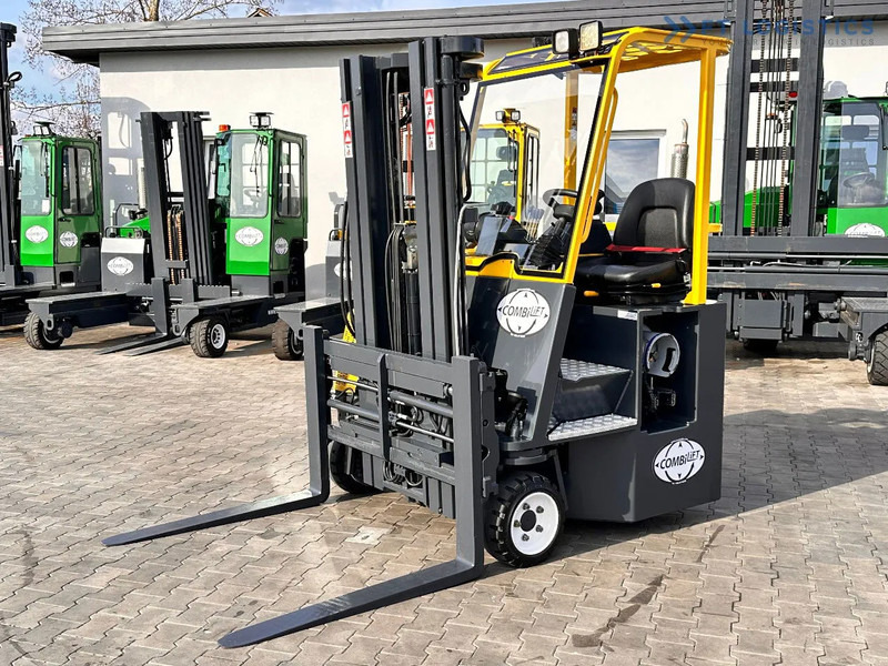 Combilift C3000CB / LPG / TRIPLEX / 4900MM / FREE LIFT / POSITIONER / LIKE NEW C3000CB / LPG / TRIPLEX / 4900MM / FREE LIFT / POSITIONER / - Négyutas tolóoszlopos targoncá: 2 kép. Combilift C3000CB / LPG / TRIPLEX / 4900MM / FREE LIFT / POSITIONER / LIKE NEW C3000CB / LPG / TRIPLEX / 4900MM / FREE LIFT / POSITIONER / - Négyutas tolóoszlopos targoncá: 2 kép.