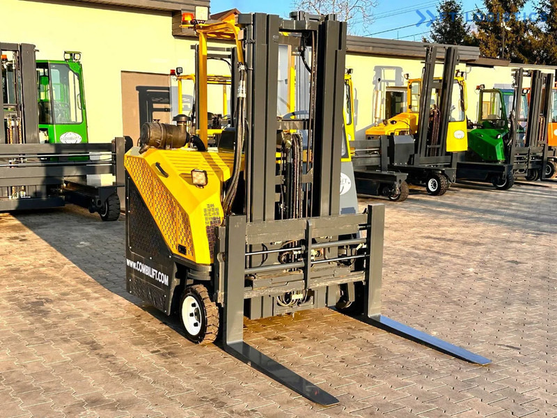 Combilift C3000CB / LPG / TRIPLEX - 4900MM / LPG / FREE LIFT / FORK POSITIONER C3000CB / LPG / TRIPLEX - 4900MM / LPG / FREE LIFT / FORK P - Négyutas tolóoszlopos targoncá: 4 kép. Combilift C3000CB / LPG / TRIPLEX - 4900MM / LPG / FREE LIFT / FORK POSITIONER C3000CB / LPG / TRIPLEX - 4900MM / LPG / FREE LIFT / FORK P - Négyutas tolóoszlopos targoncá: 4 kép.
