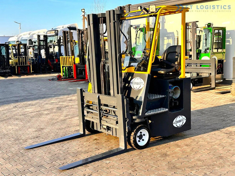 Combilift C3000CB / LPG / TRIPLEX - 4900MM / LPG / FREE LIFT / FORK POSITIONER C3000CB / LPG / TRIPLEX - 4900MM / LPG / FREE LIFT / FORK P - Négyutas tolóoszlopos targoncá: 1 kép. Combilift C3000CB / LPG / TRIPLEX - 4900MM / LPG / FREE LIFT / FORK POSITIONER C3000CB / LPG / TRIPLEX - 4900MM / LPG / FREE LIFT / FORK P - Négyutas tolóoszlopos targoncá: 1 kép.