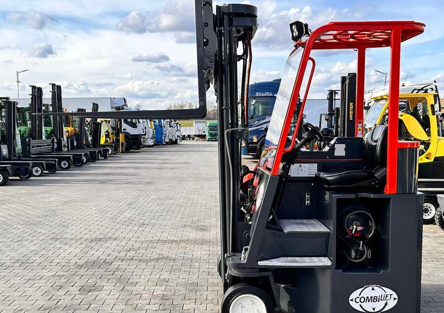 Combilift C3000CB / LPG / TRIPLEX / 5500MM / FREE LIFT / SIDE SHIFT + FORK POSITIONER / LIKE NEW - Négyutas tolóoszlopos targoncá: 1 kép. Combilift C3000CB / LPG / TRIPLEX / 5500MM / FREE LIFT / SIDE SHIFT + FORK POSITIONER / LIKE NEW - Négyutas tolóoszlopos targoncá: 1 kép.