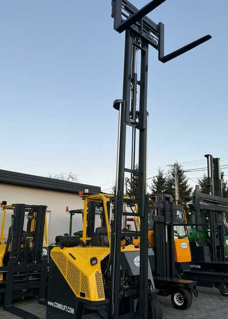 Combilift C3000CB-Triplex 4900mm -2015 year - Négyutas tolóoszlopos targoncá: 3 kép. Combilift C3000CB-Triplex 4900mm -2015 year - Négyutas tolóoszlopos targoncá: 3 kép.