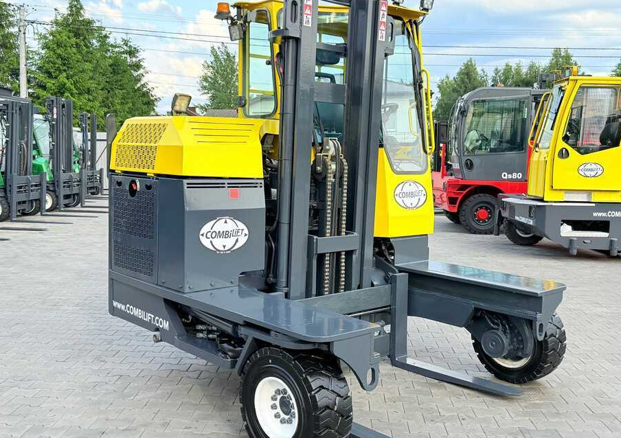 Combilift C3000XL / DUPLEX - 3200MM / FREE LIFT / XL CABIN / SIDESHIFT / ONLY 3087 HOURS / LIKE NEW - Négyutas tolóoszlopos targoncá: 5 kép. Combilift C3000XL / DUPLEX - 3200MM / FREE LIFT / XL CABIN / SIDESHIFT / ONLY 3087 HOURS / LIKE NEW - Négyutas tolóoszlopos targoncá: 5 kép.