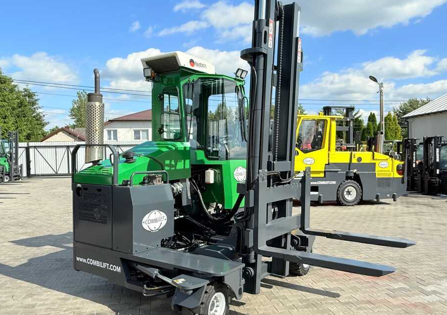 Négyutas tolóoszlopos targoncá Combilift C3500 / DUPLEX 4100MM / GAS / EXTENDABLE FORKS / CABIN / HEATING + AIR CONDITIONING / LIKE NEW: 19 kép.