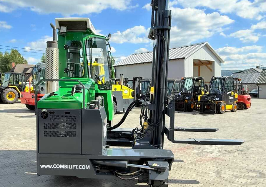 Négyutas tolóoszlopos targoncá Combilift C3500 / DUPLEX 4100MM / GAS / EXTENDABLE FORKS / CABIN / HEATING + AIR CONDITIONING / LIKE NEW: 21 kép.