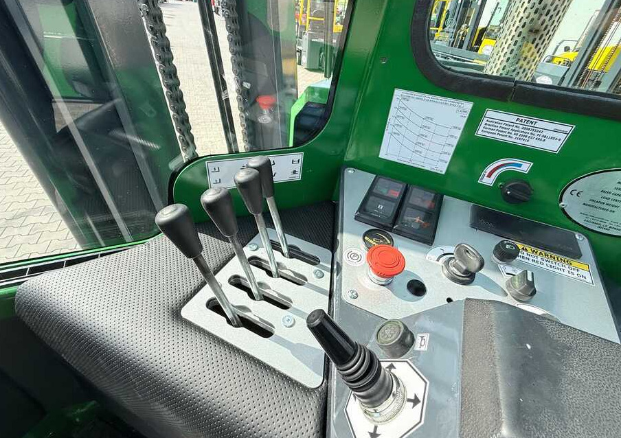 Négyutas tolóoszlopos targoncá Combilift C3500 / DUPLEX 4100MM / GAS / EXTENDABLE FORKS / CABIN / HEATING + AIR CONDITIONING / LIKE NEW: 13 kép.