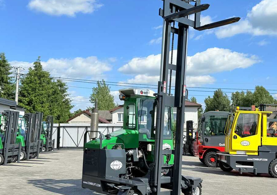 Négyutas tolóoszlopos targoncá Combilift C3500 / DUPLEX 4100MM / GAS / EXTENDABLE FORKS / CABIN / HEATING + AIR CONDITIONING / LIKE NEW: 26 kép.