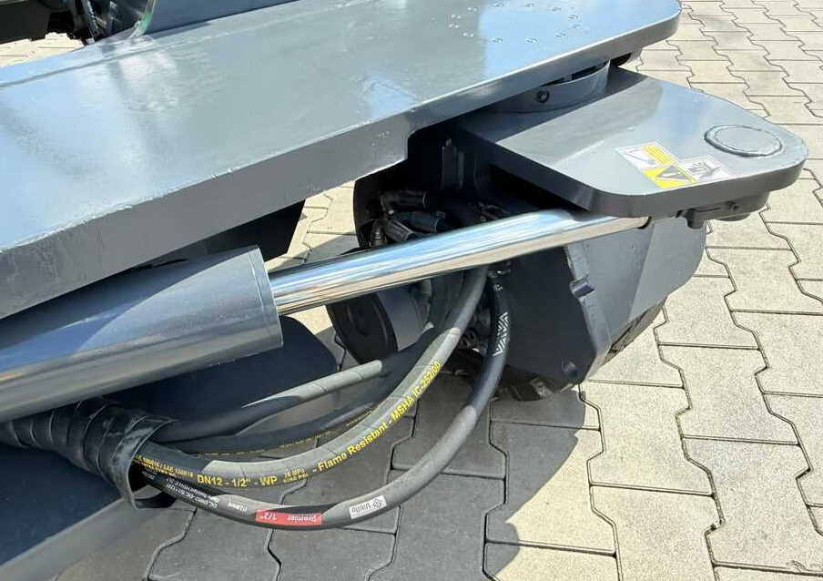 Négyutas tolóoszlopos targoncá Combilift C3500 / DUPLEX 4100MM / GAS / EXTENDABLE FORKS / CABIN / HEATING + AIR CONDITIONING / LIKE NEW: 20 kép.