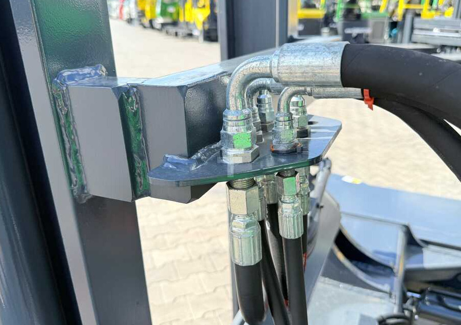 Négyutas tolóoszlopos targoncá Combilift C3500 / DUPLEX 4100MM / GAS / EXTENDABLE FORKS / CABIN / HEATING + AIR CONDITIONING / LIKE NEW: 33 kép.
