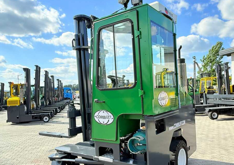 Négyutas tolóoszlopos targoncá Combilift C3500 / DUPLEX 4100MM / GAS / EXTENDABLE FORKS / CABIN / HEATING + AIR CONDITIONING / LIKE NEW: 23 kép.