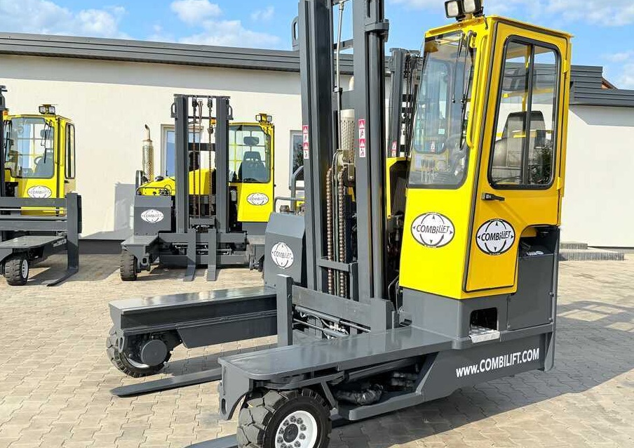 Combilift C4000 / DIESEL / DUPLEX - 4100MM / POSITIONER / ONLY 2951 MTH / LIKE NEW - Négyutas tolóoszlopos targoncá: 1 kép. Combilift C4000 / DIESEL / DUPLEX - 4100MM / POSITIONER / ONLY 2951 MTH / LIKE NEW - Négyutas tolóoszlopos targoncá: 1 kép.