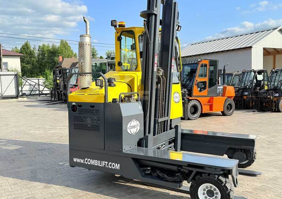Combilift C4000 / DIESEL / DUPLEX - 4100MM / POSITIONER / ONLY 2951 MTH / LIKE NEW - Négyutas tolóoszlopos targoncá: 5 kép. Combilift C4000 / DIESEL / DUPLEX - 4100MM / POSITIONER / ONLY 2951 MTH / LIKE NEW - Négyutas tolóoszlopos targoncá: 5 kép.