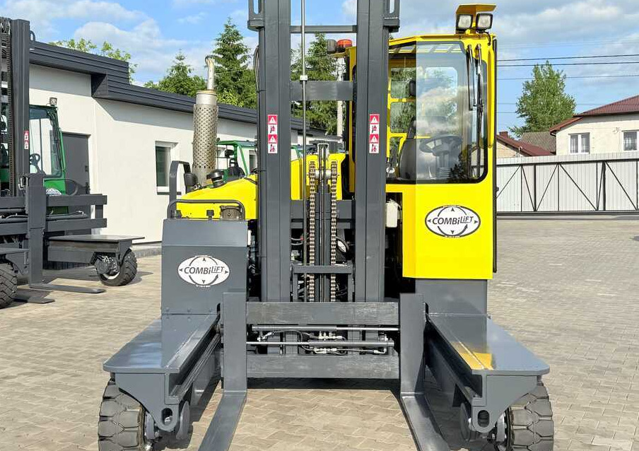 Combilift C4000 / DIESEL / DUPLEX - 4100MM / POSITIONER / ONLY 2951 MTH / LIKE NEW - Négyutas tolóoszlopos targoncá: 3 kép. Combilift C4000 / DIESEL / DUPLEX - 4100MM / POSITIONER / ONLY 2951 MTH / LIKE NEW - Négyutas tolóoszlopos targoncá: 3 kép.