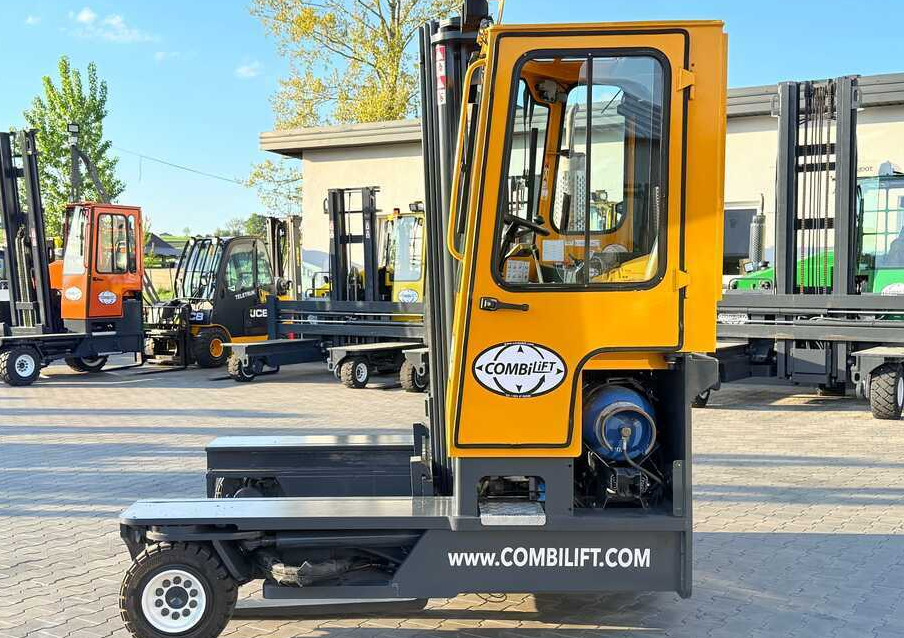 Combilift C4000 / GAS / TRIPLEX – 5600MM / FREE LIFT / FORK SIDESHIFT / LIKE NEW - Négyutas tolóoszlopos targoncá: 5 kép. Combilift C4000 / GAS / TRIPLEX – 5600MM / FREE LIFT / FORK SIDESHIFT / LIKE NEW - Négyutas tolóoszlopos targoncá: 5 kép.