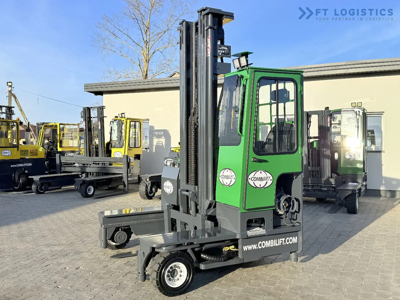 Combilift C4000 / GAS / TRIPLEX - 6900MM / FREE-LIFT / FULL CABIN C4000 / GAS / TRIPLEX - 6900MM / FREE-LIFT / FULL CABIN - Négyutas tolóoszlopos targoncá: 3 kép. Combilift C4000 / GAS / TRIPLEX - 6900MM / FREE-LIFT / FULL CABIN C4000 / GAS / TRIPLEX - 6900MM / FREE-LIFT / FULL CABIN - Négyutas tolóoszlopos targoncá: 3 kép.