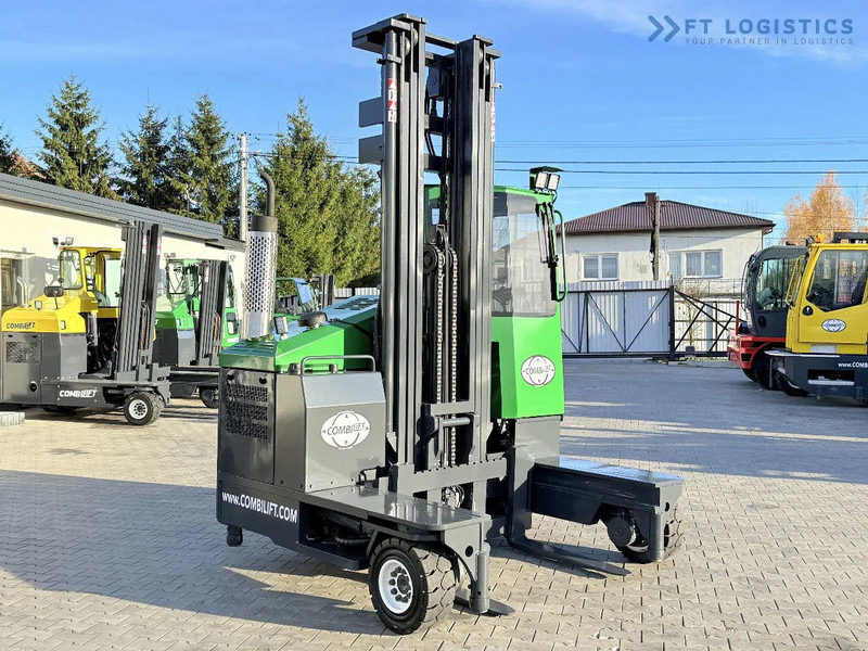 Combilift C4000 / GAS / TRIPLEX - 6900MM / FREE-LIFT / FULL CABIN C4000 / GAS / TRIPLEX - 6900MM / FREE-LIFT / FULL CABIN - Négyutas tolóoszlopos targoncá: 5 kép. Combilift C4000 / GAS / TRIPLEX - 6900MM / FREE-LIFT / FULL CABIN C4000 / GAS / TRIPLEX - 6900MM / FREE-LIFT / FULL CABIN - Négyutas tolóoszlopos targoncá: 5 kép.
