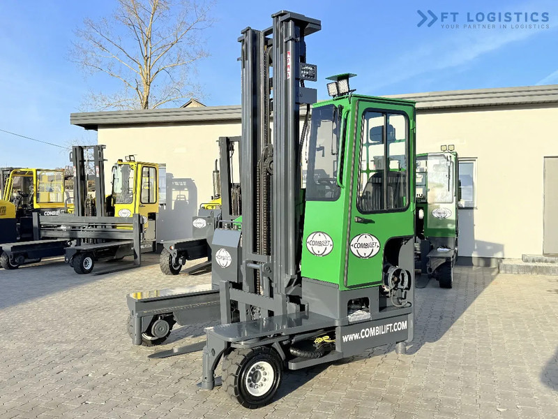 Combilift C4000 / GAS / TRIPLEX - 6900MM / FREE-LIFT / FULL CABIN C4000 / GAS / TRIPLEX - 6900MM / FREE-LIFT / FULL CABIN - Négyutas tolóoszlopos targoncá: 1 kép. Combilift C4000 / GAS / TRIPLEX - 6900MM / FREE-LIFT / FULL CABIN C4000 / GAS / TRIPLEX - 6900MM / FREE-LIFT / FULL CABIN - Négyutas tolóoszlopos targoncá: 1 kép.