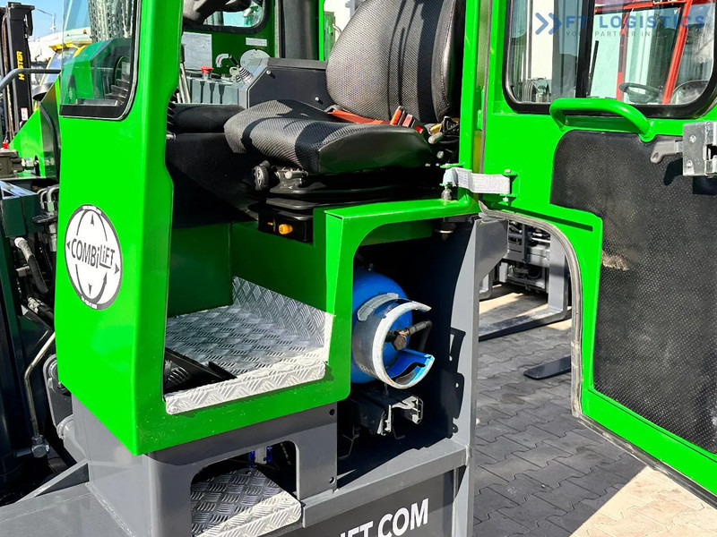 Combilift C4000 / LPG / DUPLEX / 4500MM / FREE LIFT / LIKE NEW C4000 / LPG / DUPLEX / 4500MM / FREE LIFT / LIKE NEW - Négyutas tolóoszlopos targoncá: 5 kép. Combilift C4000 / LPG / DUPLEX / 4500MM / FREE LIFT / LIKE NEW C4000 / LPG / DUPLEX / 4500MM / FREE LIFT / LIKE NEW - Négyutas tolóoszlopos targoncá: 5 kép.