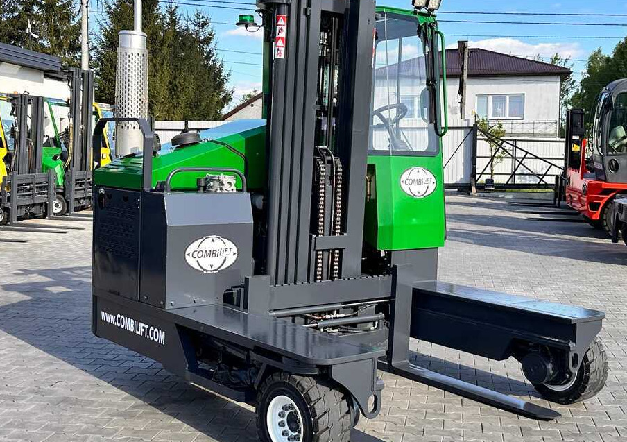 Combilift C4000 / TRIPLEX / 4900MM / GAS / FREE LIFT / FORK SIDE SHIFT / LIKE NEW - Négyutas tolóoszlopos targoncá: 4 kép. Combilift C4000 / TRIPLEX / 4900MM / GAS / FREE LIFT / FORK SIDE SHIFT / LIKE NEW - Négyutas tolóoszlopos targoncá: 4 kép.