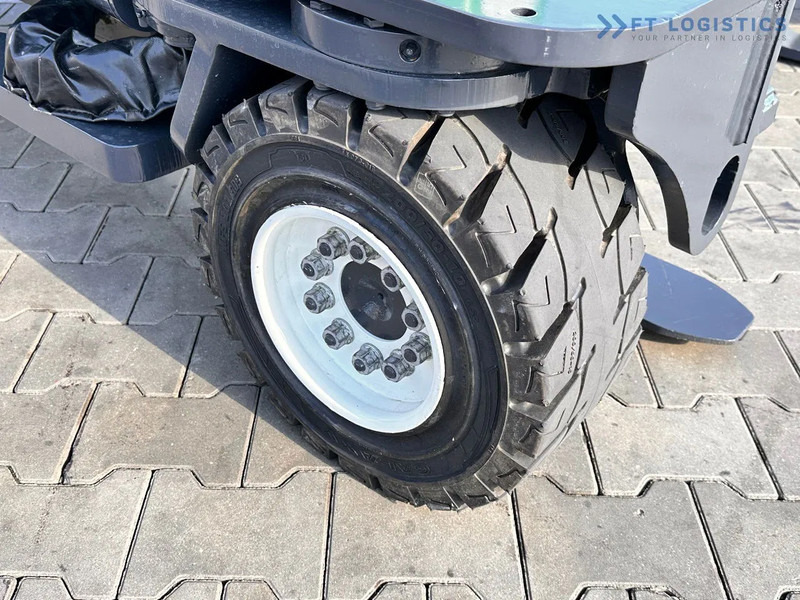 Combilift C4000 / TRIPLEX / 4900MM / LPG / FREE LIFT / FORK SHIFT / LIKE NEW C4000 / TRIPLEX / 4900MM / LPG / FREE LIFT / FORK SHIFT / LIK - Négyutas tolóoszlopos targoncá: 5 kép. Combilift C4000 / TRIPLEX / 4900MM / LPG / FREE LIFT / FORK SHIFT / LIKE NEW C4000 / TRIPLEX / 4900MM / LPG / FREE LIFT / FORK SHIFT / LIK - Négyutas tolóoszlopos targoncá: 5 kép.