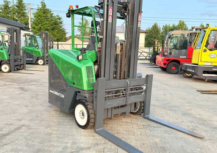 Combilift C4000CB / TRIPLEX - 5200MM / LPG / FREE LIFT / FORK POSITIONER / FORK SIDESHIFT / HEIGHT 2450MM / LIKE NEW - Négyutas tolóoszlopos targoncá: 4 kép. Combilift C4000CB / TRIPLEX - 5200MM / LPG / FREE LIFT / FORK POSITIONER / FORK SIDESHIFT / HEIGHT 2450MM / LIKE NEW - Négyutas tolóoszlopos targoncá: 4 kép.