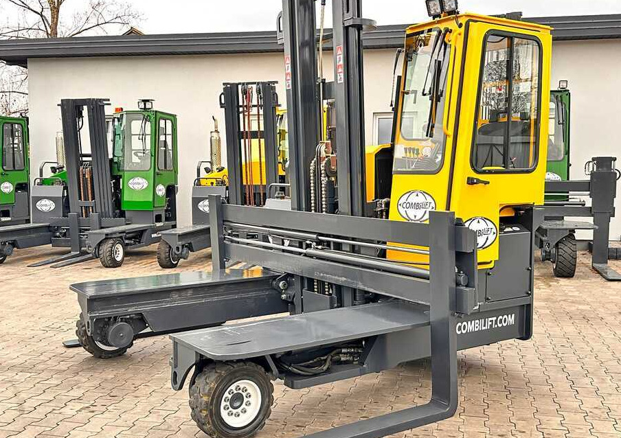 Combilift C4500 / DUPLEX / 4050MM / DIESEL / WIDE POSITIONER / FREE LIFT / SIDESHIFT / LIKE NEW - Négyutas tolóoszlopos targoncá: 1 kép. Combilift C4500 / DUPLEX / 4050MM / DIESEL / WIDE POSITIONER / FREE LIFT / SIDESHIFT / LIKE NEW - Négyutas tolóoszlopos targoncá: 1 kép.