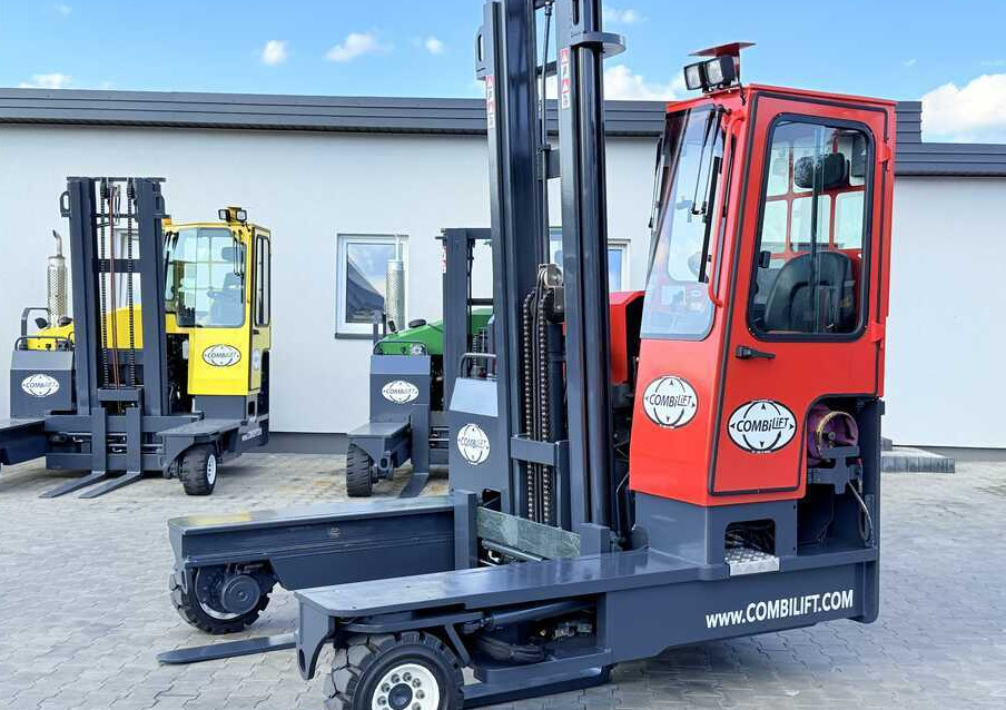 Combilift C4500 / LPG / DUPLEX - 4500MM / FORK POSITIONER / FREE LIFT / FULL CABIN / ONLY 6,178 HOURS / CONDITION – LIKE NEW! - Négyutas tolóoszlopos targoncá: 2 kép. Combilift C4500 / LPG / DUPLEX - 4500MM / FORK POSITIONER / FREE LIFT / FULL CABIN / ONLY 6,178 HOURS / CONDITION – LIKE NEW! - Négyutas tolóoszlopos targoncá: 2 kép.