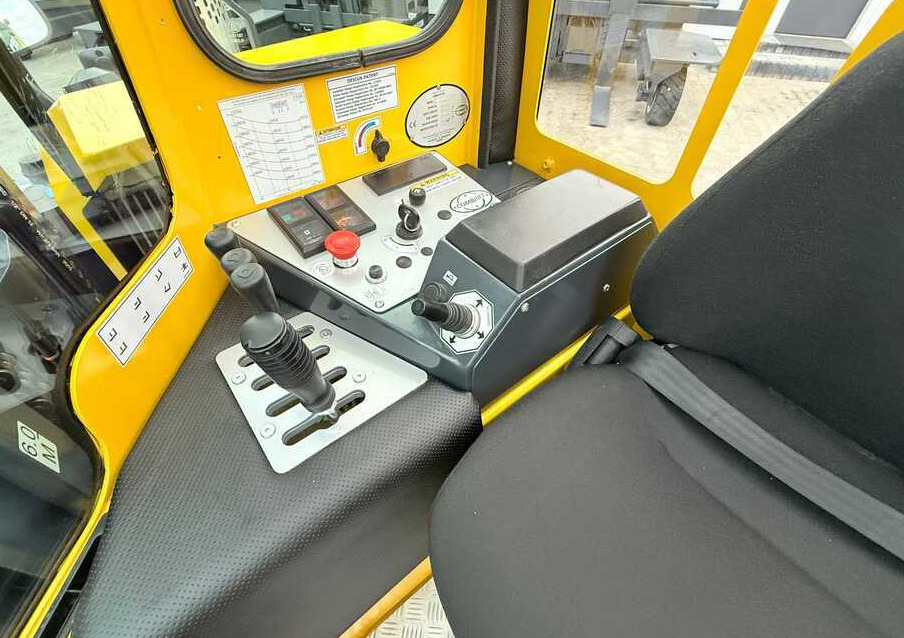 Négyutas tolóoszlopos targoncá Combilift C5000 / TRIPLEX 7500MM / WIDE FORK POSITIONER / FREE LIFT / NEW TYRES / HEATED CABIN: 19 kép.