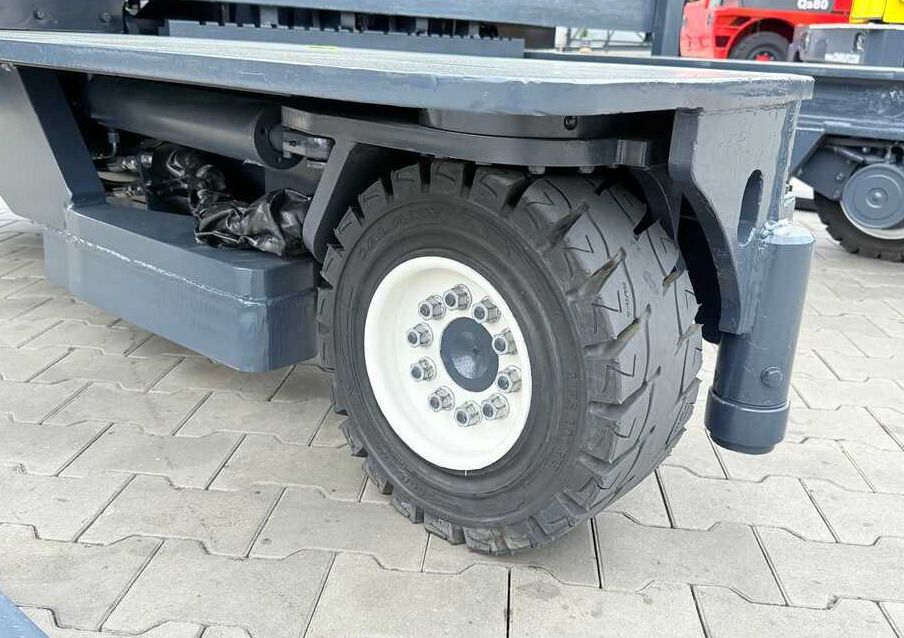Combilift C5000 / TRIPLEX 7500MM / WIDE FORK POSITIONER / FREE LIFT / NEW TYRES / HEATED CABIN - Négyutas tolóoszlopos targoncá: 5 kép. Combilift C5000 / TRIPLEX 7500MM / WIDE FORK POSITIONER / FREE LIFT / NEW TYRES / HEATED CABIN - Négyutas tolóoszlopos targoncá: 5 kép.