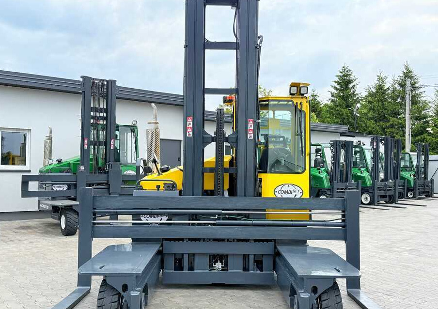 Combilift C5000 / TRIPLEX 7500MM / WIDE FORK POSITIONER / FREE LIFT / NEW TYRES / HEATED CABIN - Négyutas tolóoszlopos targoncá: 3 kép. Combilift C5000 / TRIPLEX 7500MM / WIDE FORK POSITIONER / FREE LIFT / NEW TYRES / HEATED CABIN - Négyutas tolóoszlopos targoncá: 3 kép.