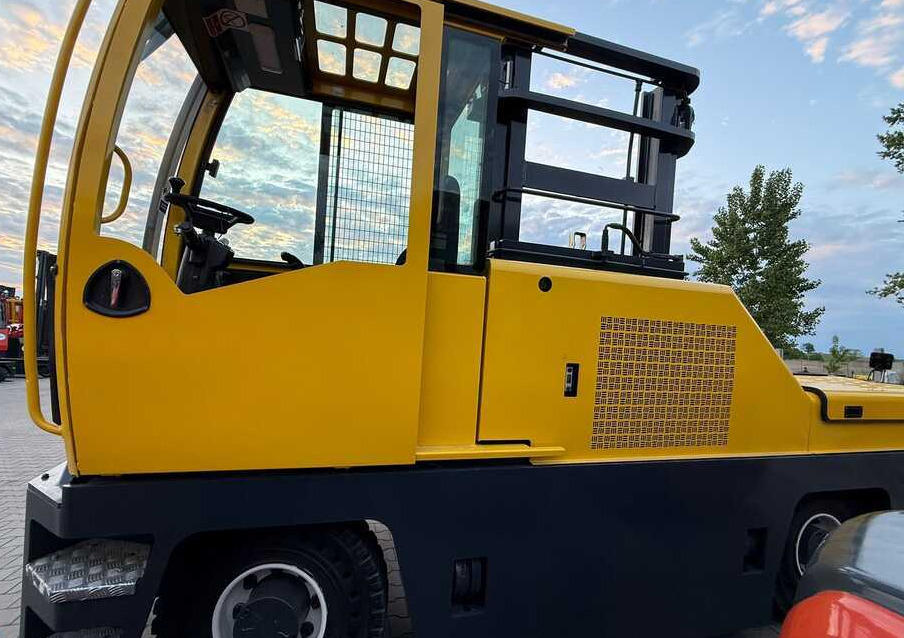 Combilift C5000FSL / 2018 / DIESEL / DUPLEX 4100 / FREE LIFT - Oldalrakodó targoncá: 2 kép. Combilift C5000FSL / 2018 / DIESEL / DUPLEX 4100 / FREE LIFT - Oldalrakodó targoncá: 2 kép.