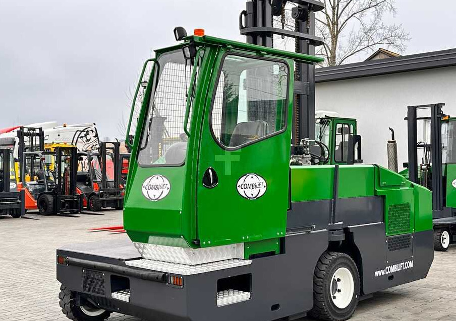 Combilift C5000SL / DIESEL / 4500MM / DUPLEX / CABIN / PLATFORMS / LIKE NEW - Oldalrakodó targoncá: 2 kép. Combilift C5000SL / DIESEL / 4500MM / DUPLEX / CABIN / PLATFORMS / LIKE NEW - Oldalrakodó targoncá: 2 kép.