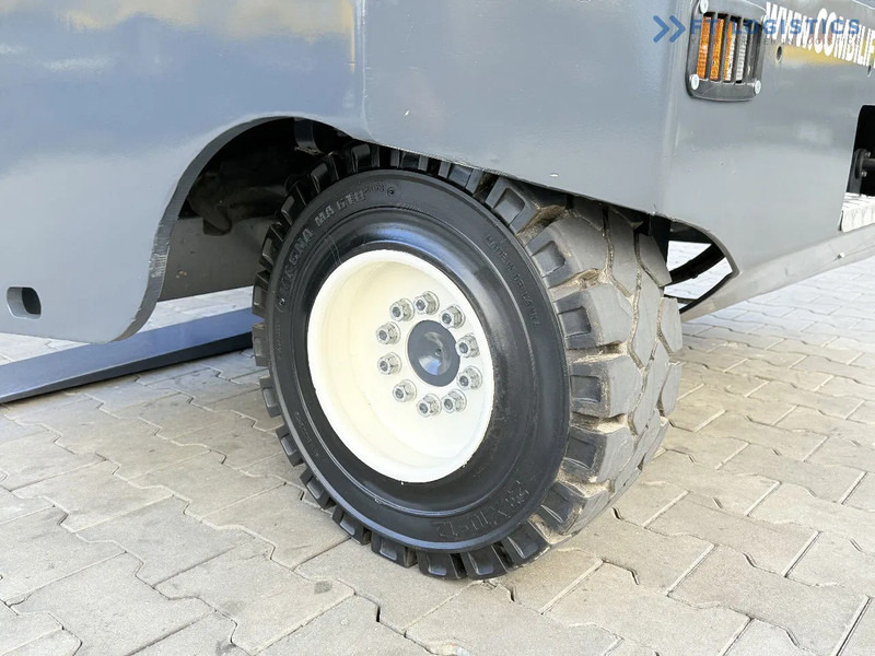 Combilift C5000SR / DIESEL / TRIPLEX MAST – 6100 MM / FORK POSITIONER / FULL CABIN C5000SR / DIESEL / TRIPLEX MAST – 6100 MM / FORK POSITI - Négyutas tolóoszlopos targoncá: 4 kép. Combilift C5000SR / DIESEL / TRIPLEX MAST – 6100 MM / FORK POSITIONER / FULL CABIN C5000SR / DIESEL / TRIPLEX MAST – 6100 MM / FORK POSITI - Négyutas tolóoszlopos targoncá: 4 kép.